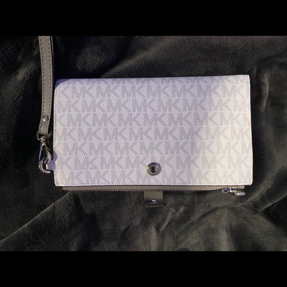 Michael Kors - Picture 3 of 4